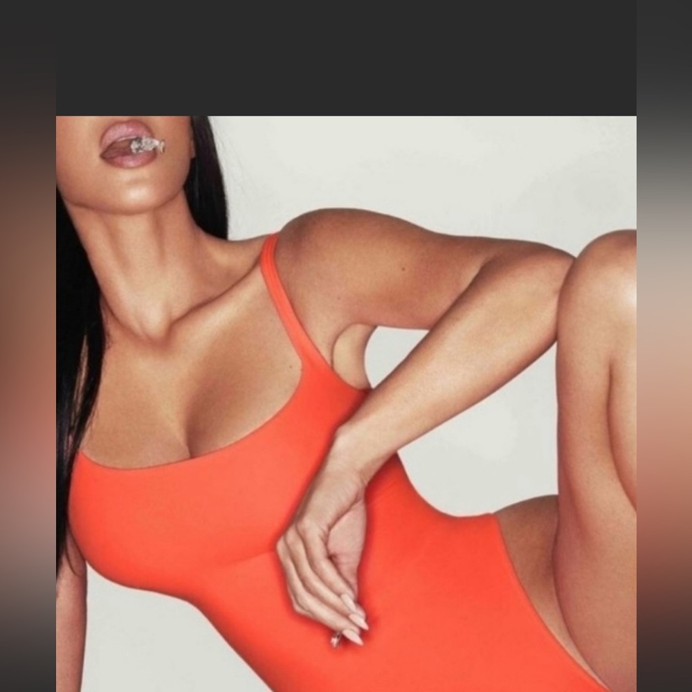 Skims Bodysuit size M